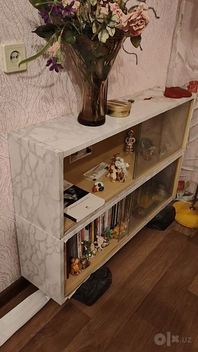 Книжные полки со стеклом