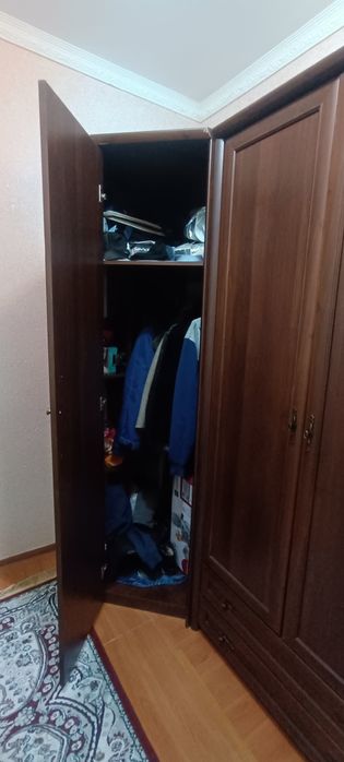 Продается Шкаф угловой