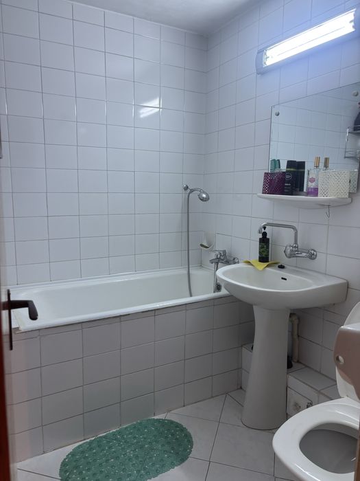 Apartament 3 camere de vanzare