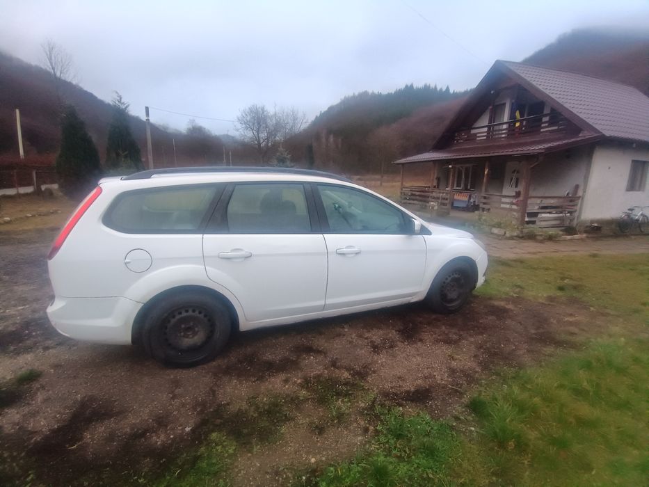 Vând Ford focus.