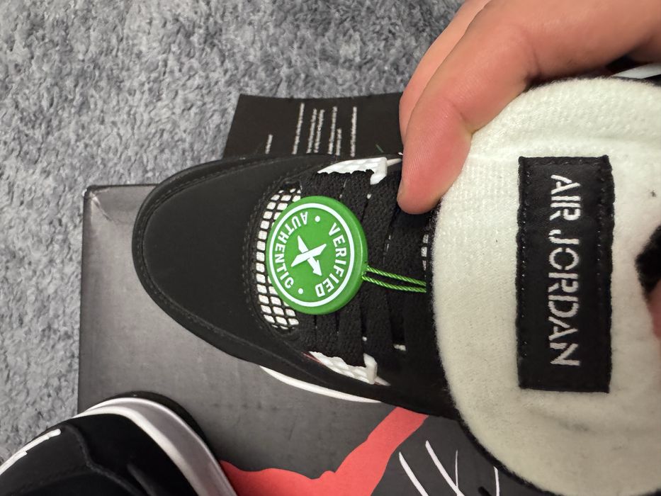 Jordan 4 white thunder