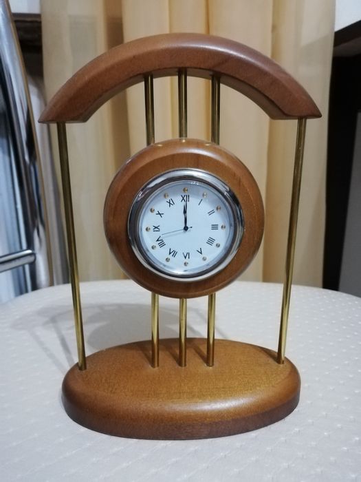 Часы настольные из дуба