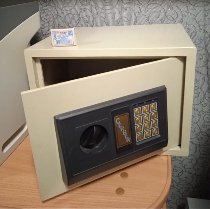 Сейф кодовый мебельный