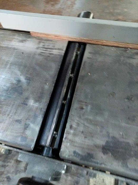 Триоперационна дърводелска машина.