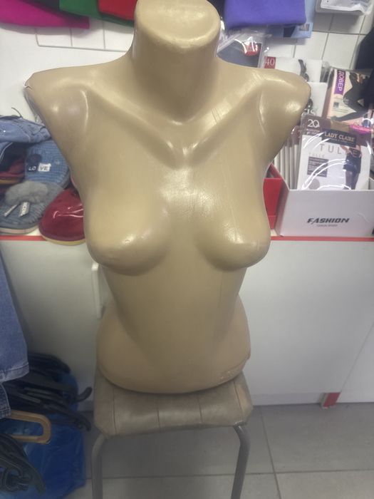 Продам вешалки разные . Маникены