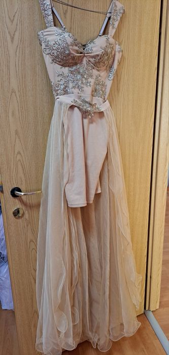 Vand o rochita pe crem