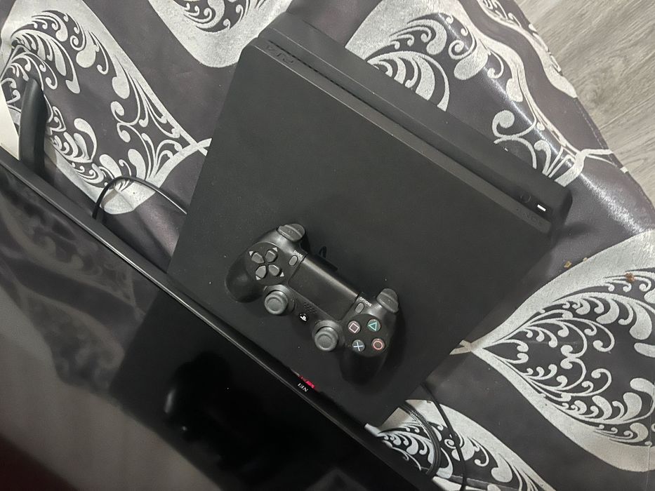 Vând ps 4 perfect funcțional