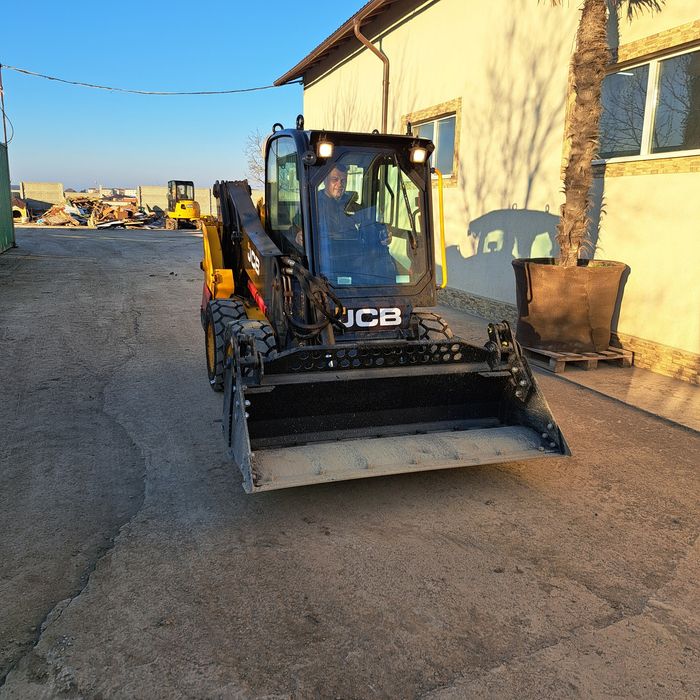 Închiriez miniexcavator, buldoexcavator, manitou, bascule 8x4, bobcat
