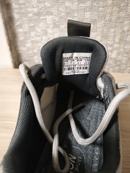 Продам кроссовки