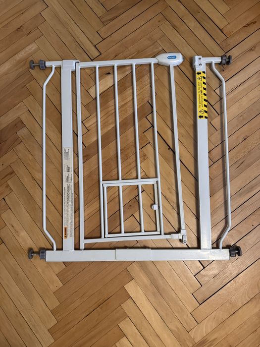 Преградна решетка за кучета с вратичка за котка