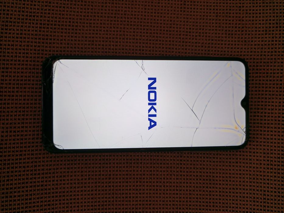 Vand Nokia G20 fisurat