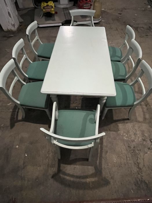 Стол со стульями