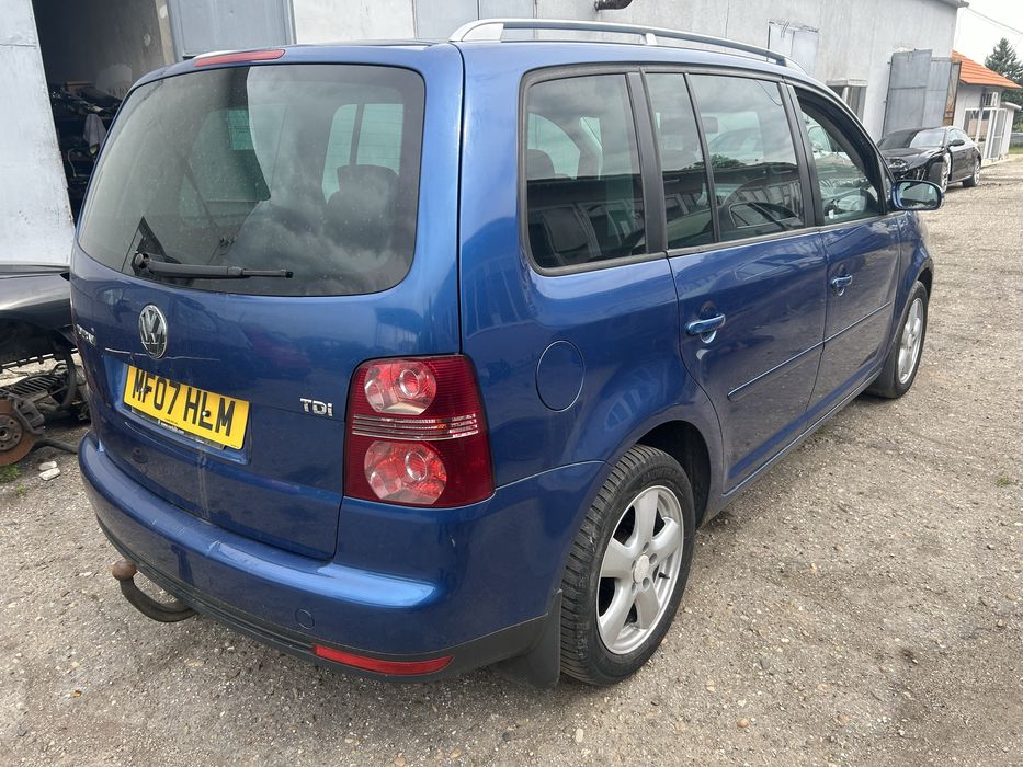 Volkswagen Touran  1.9TDI 105кс. BXE  2009г. - НА ЧАСТИ