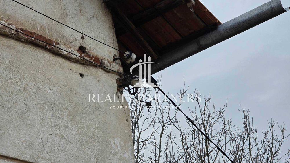 Продава Къща - с. Лесковец, обл. Перник