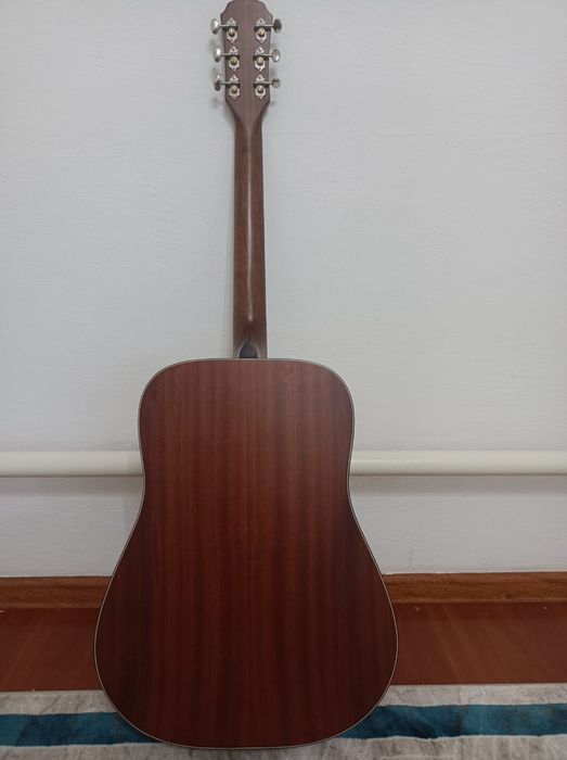 акустикалық гитара сатылады