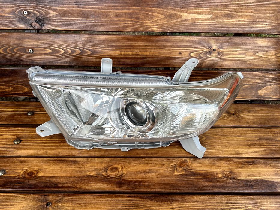 Toyota Highlander U4 Фара R Оригинал