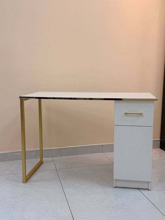 Manikyur stol plisos bilan birga