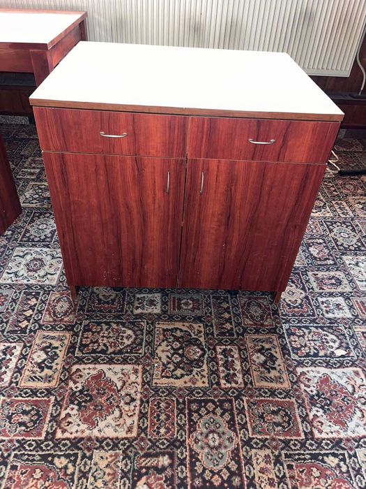 Шкафове за посуда.