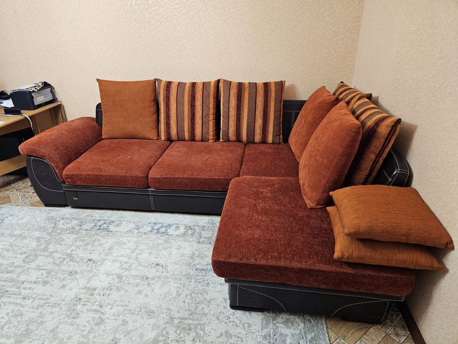Продам диван угловой