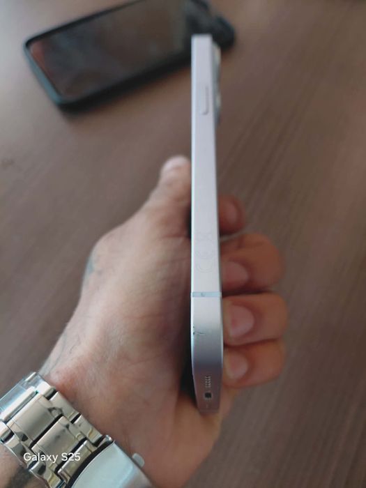 Продавам Iphone 14