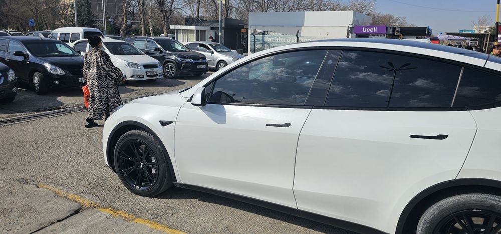 Срочно TESLA Y LONG RANGE dual motor сотилади