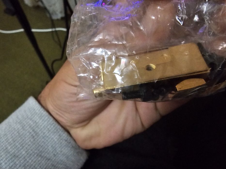 Gotoh tremolo, locking tuners, locking nut, emg 81