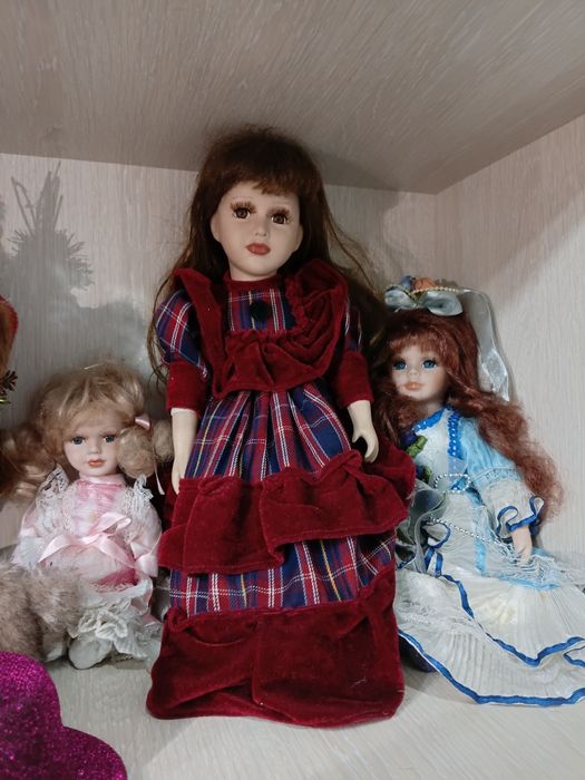 Кукла из фарфора