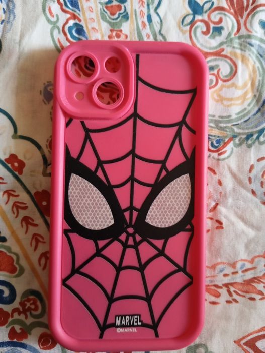 Чехлы на iPhone 13