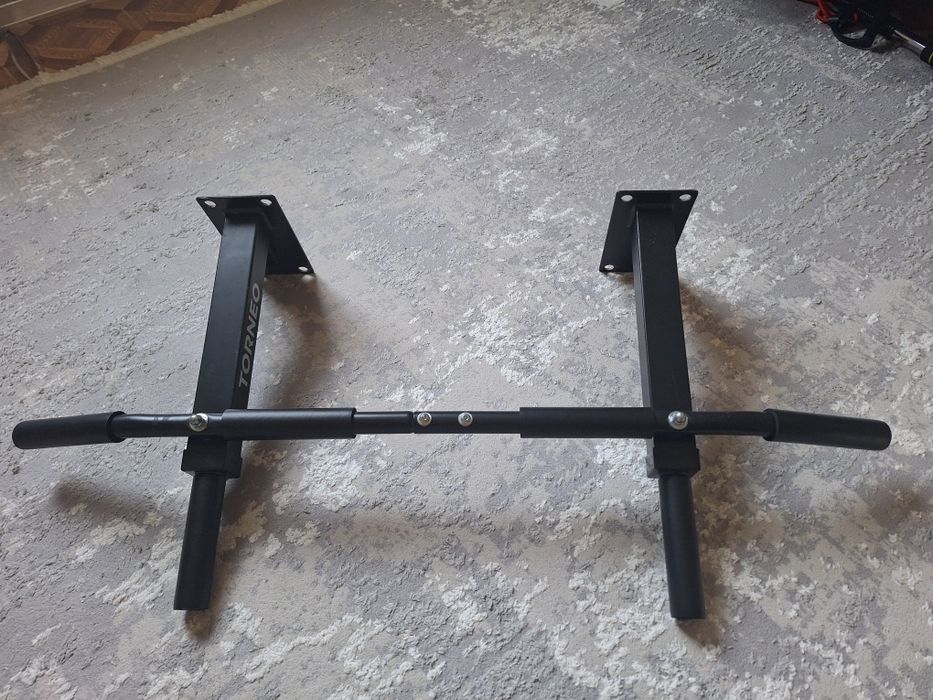 Продам турник настенный