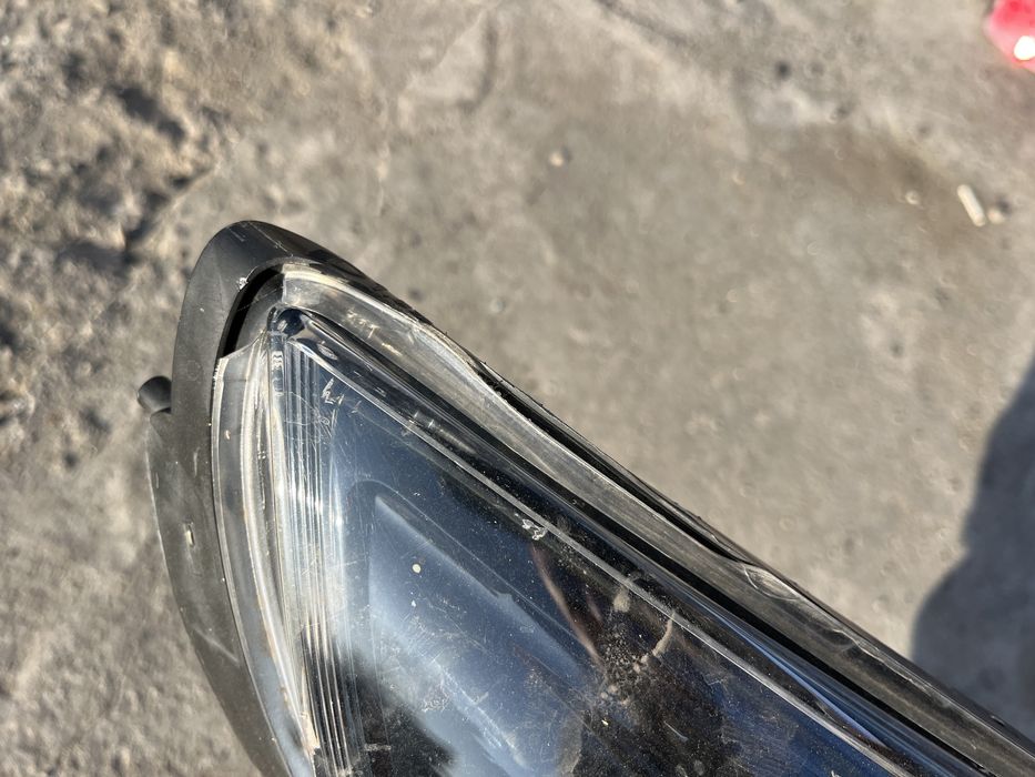 1 брой ляв и 3 броя десен фар Opel Vivaro 2014-2018