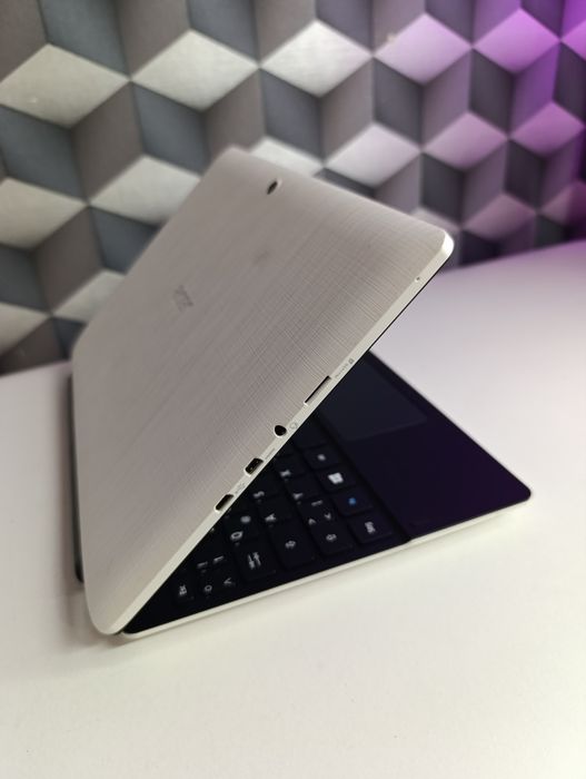 Laptop 2 în 1 Acer switch impecabil cu touchscreen Intel Quad Core ideal diagnoza