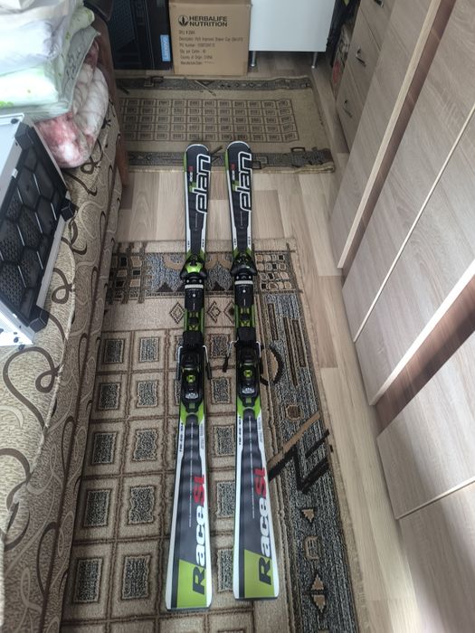 Skiuri Elan de race Sl