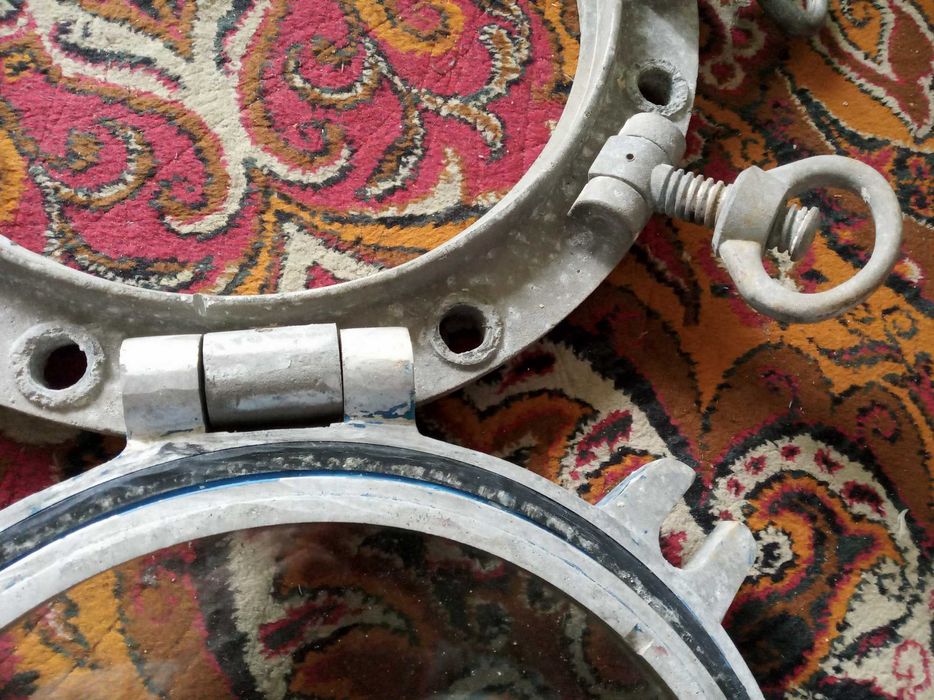 Иллюминатор корабельный