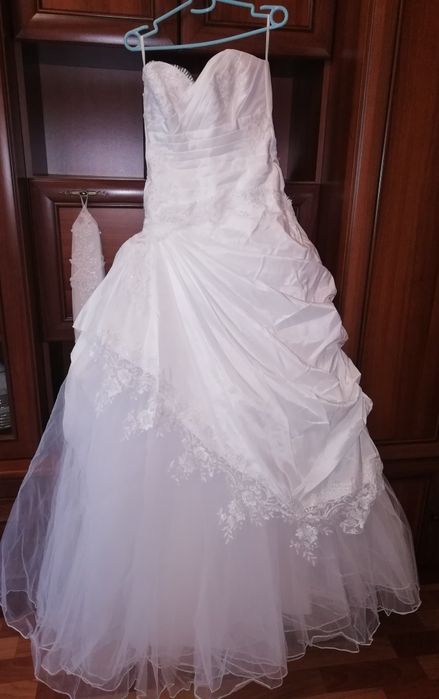 Свадебное платье! Фата, перчатки в подарок!