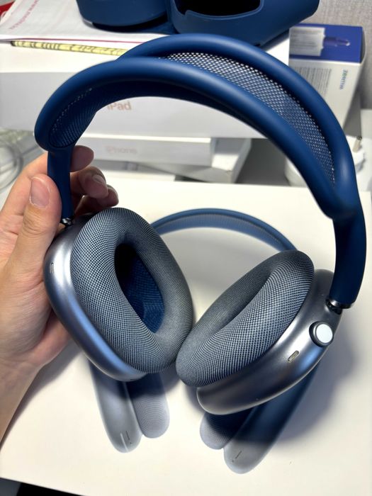 Продам AirPods Max