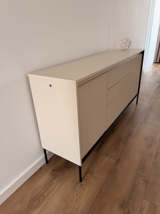 Comodă modernă bej, tip premium, 3 sertare, stare nouă