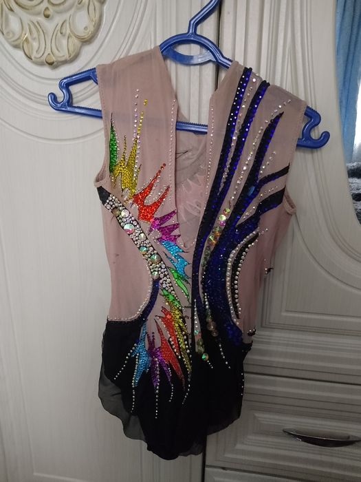 Купальник для художественной гимнастике. В отличном состоянии. 8-10 л