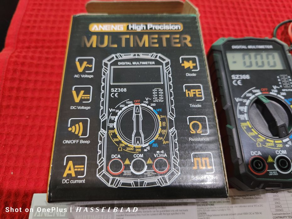 Мултицет за измерване напрежението силата и честотата на електроенерги