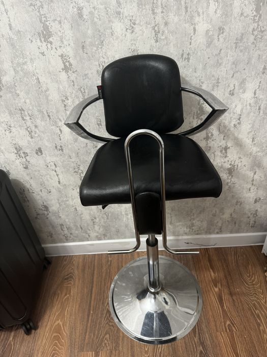 Продам Детская кресло для парихмакерский
