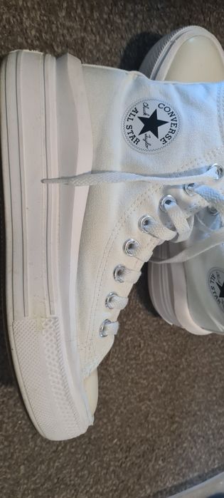 Vând Converse , teniși palladium