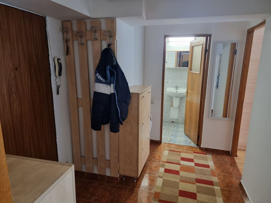 Inchiriez doua camere  Mega Mall