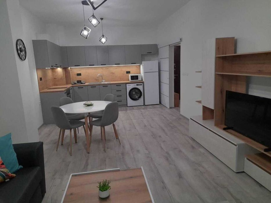 Дава се под наем Двустаен апартамент в Пловдив, Тракия - 78 кв.м за 348.84 € - Снимка #1