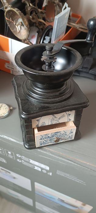 Ретро мелничка за кафе или подправки.