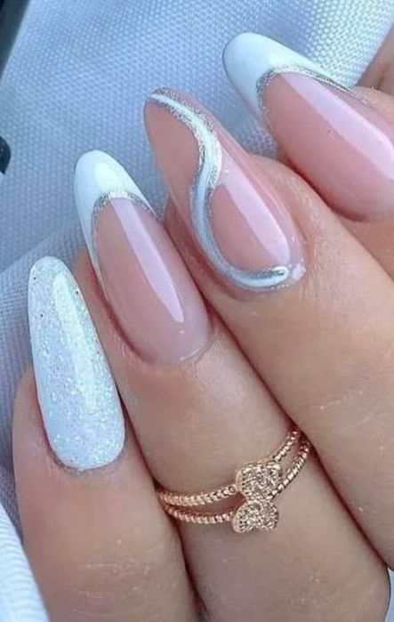 Manichiura si pedichiura la salon dar si la domiciliul clientei.