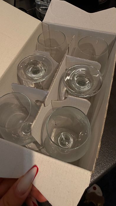 12 Căni și set 6 pahare cu picior