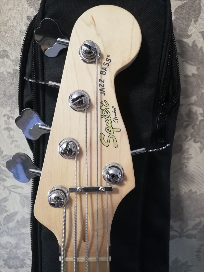 Squier jazz bass