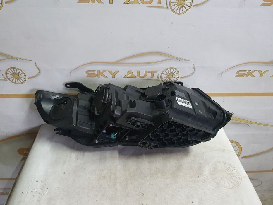 Far stanga bixenon led Range Rover Discovery Sport cod FK72-13W030-EE