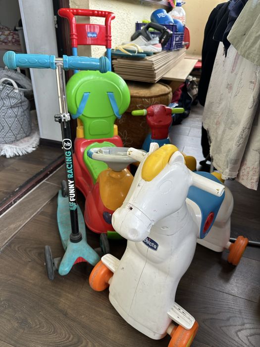машинка, лошадка Chicco для детей