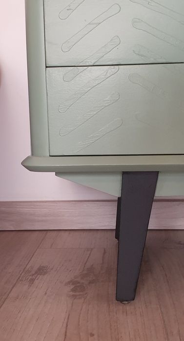 Елегантно Шкафче