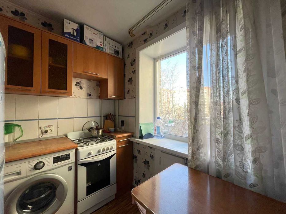 2 ком кв, этаж3/5, район стадиона Жастар